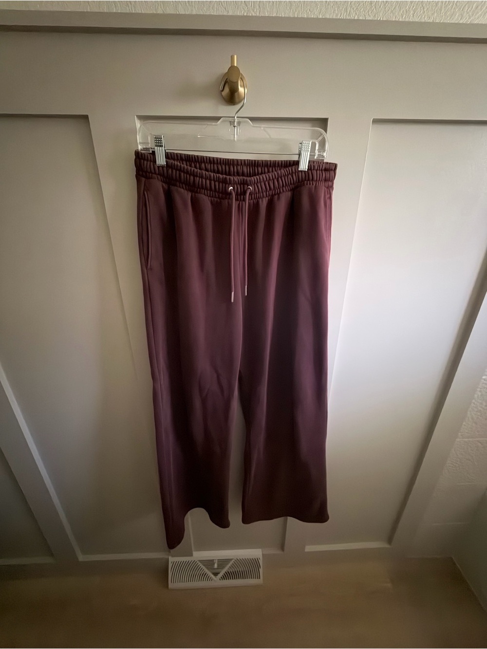 Abercrombie & Fitch Sunday High Rise Wide Leg Sweatpant - Plum - Picture 10 of 10
